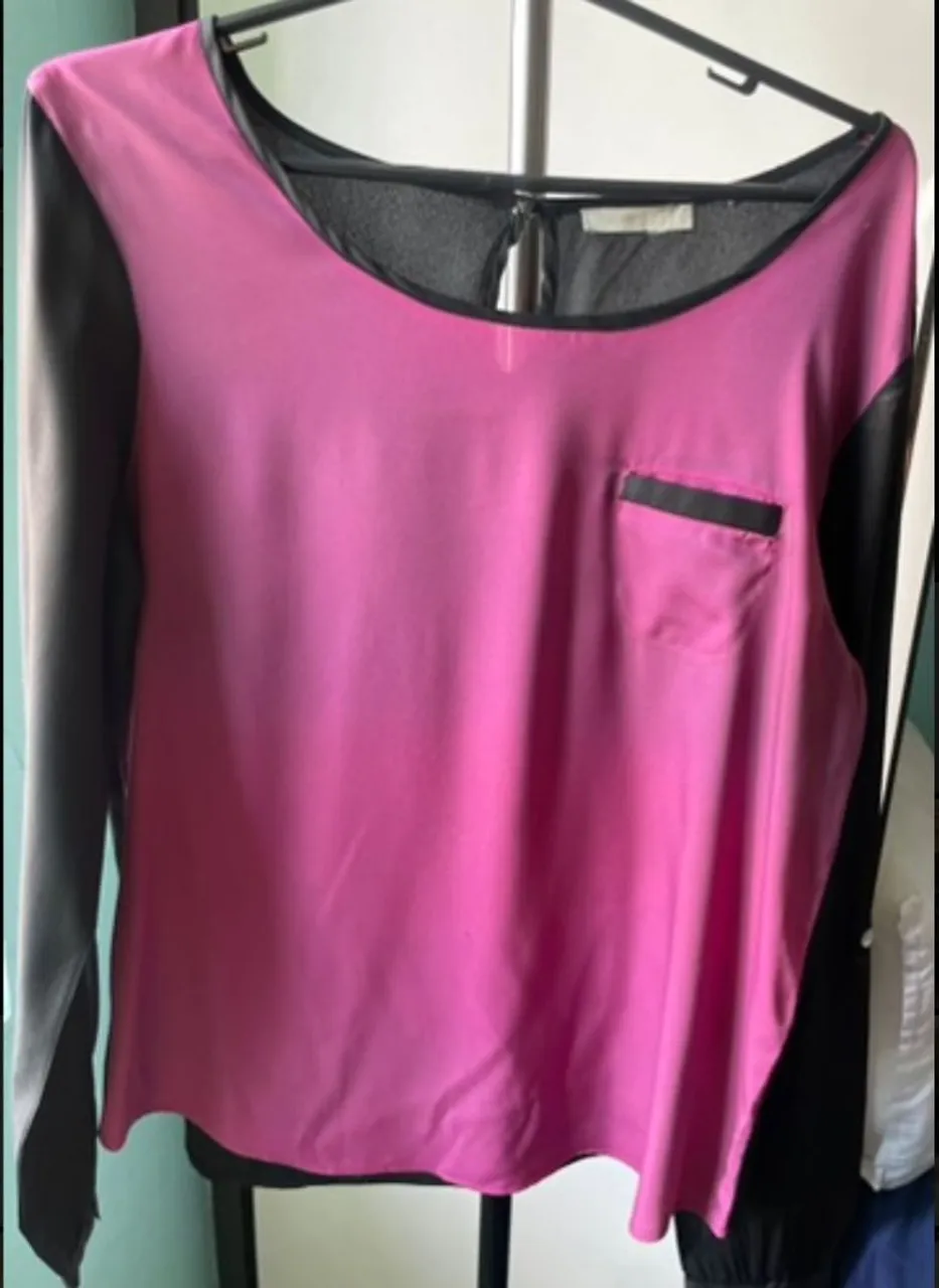 Camisa preta e rosa P/M
