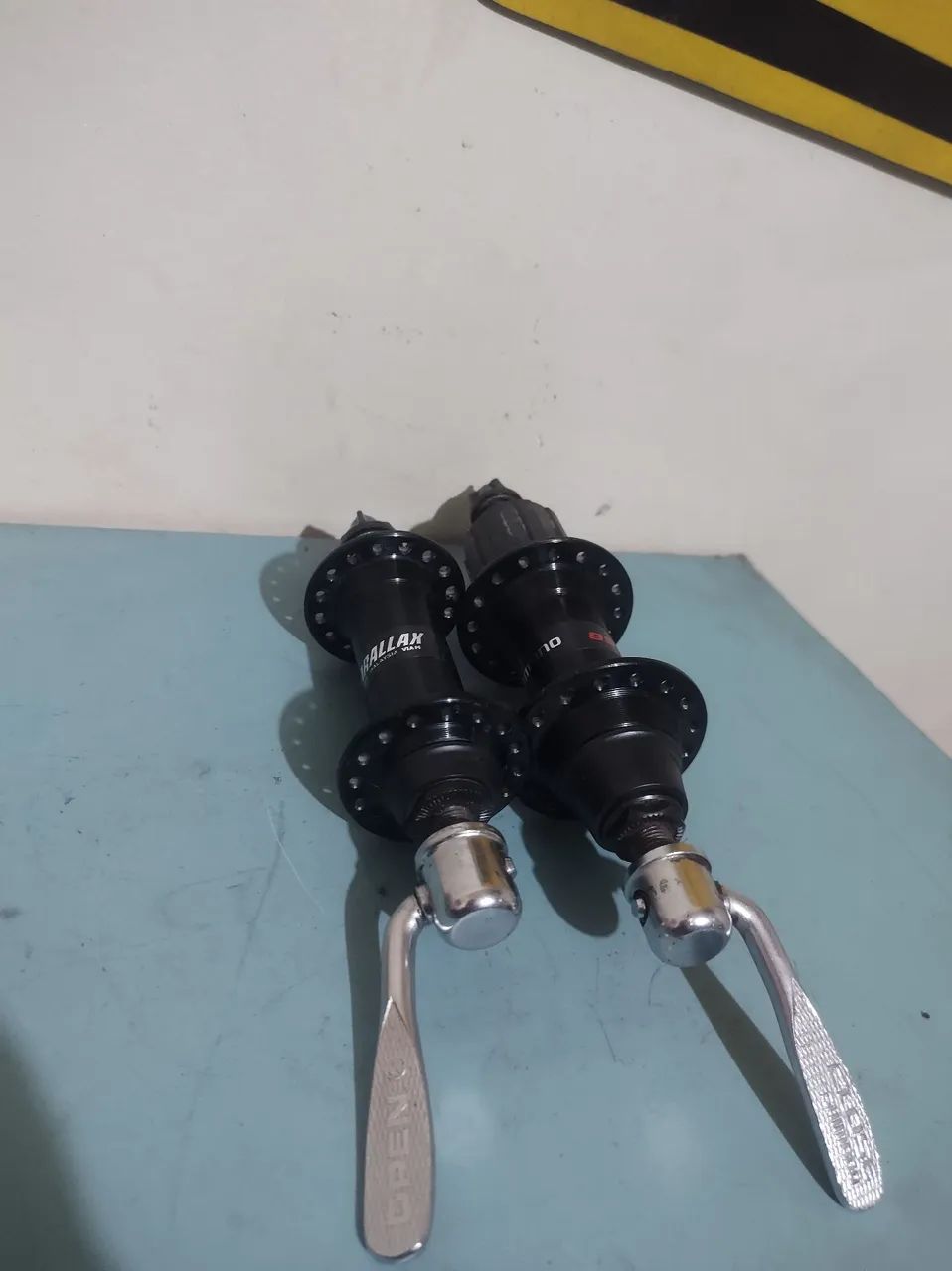 Par de cubos Shimano Parallax 32 furos HB-RM60 FH-RM60 8v+ blocagens originais