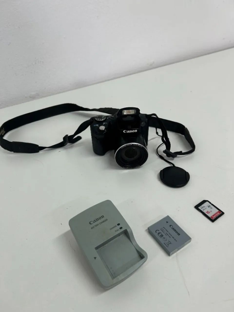 Câmera Digital Semiprofissional - com tripé de alumínio