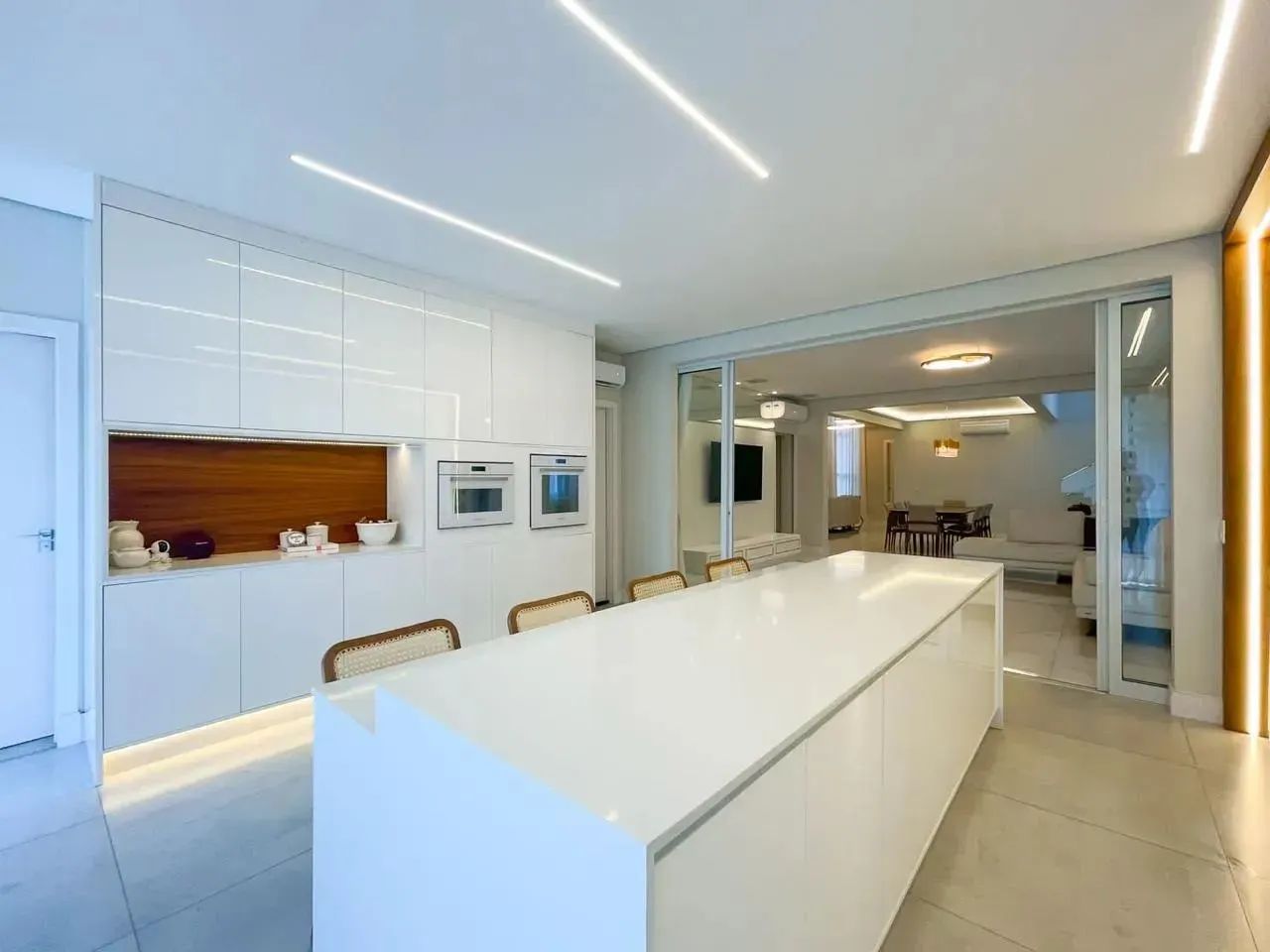 Imóvel para aluguel possui 450 metros quadrados com 4 quartos em Centro - Camboriú - SC - Foto 12