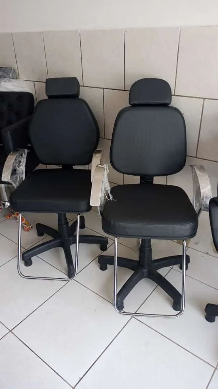 Cadeiras com encosto de cabeça