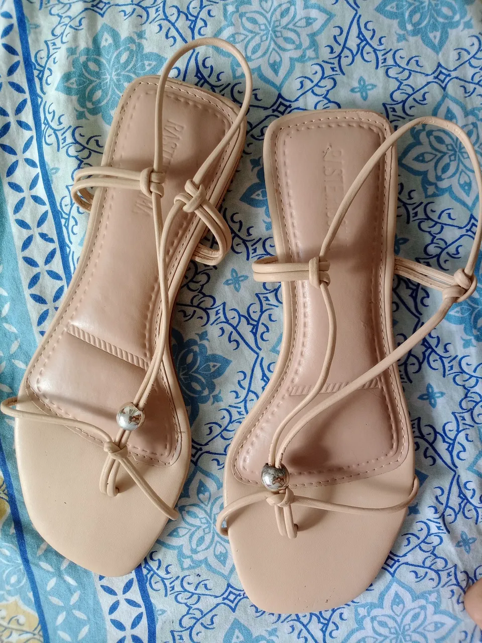 Sandália Rasteirinha Bege Delicada