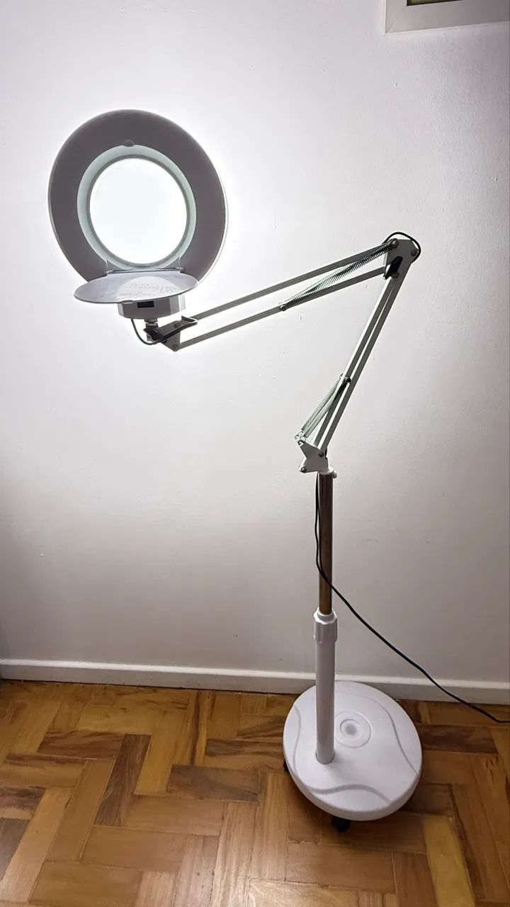 Luminaria Lupa 120 Leds 5x Limpeza Pele Depilacao - Foto 2