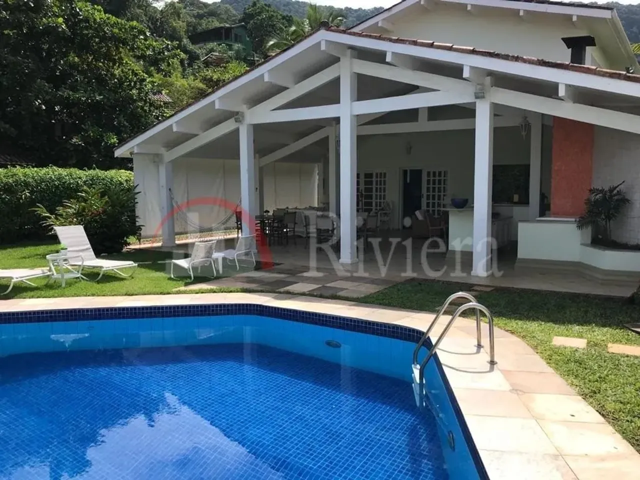 Casa a Venda na Barra do Sahy, Condomínio Fechado com Localização Privilegiada a 50 Metros