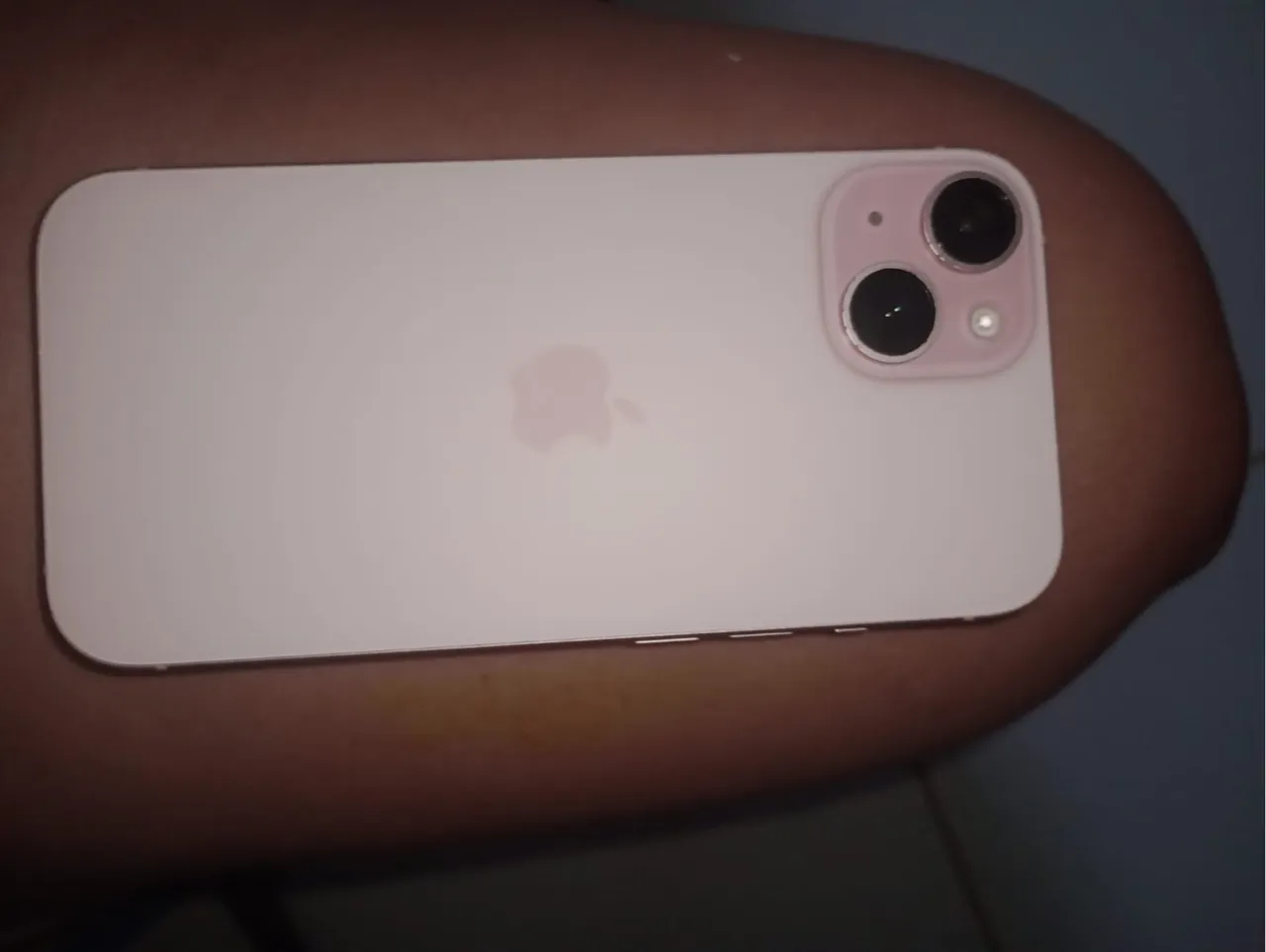 Vendo iPhone 15 256g com um ano de uso