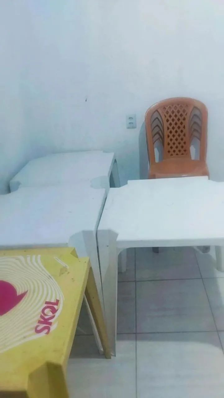 Mesas e cadeiras
