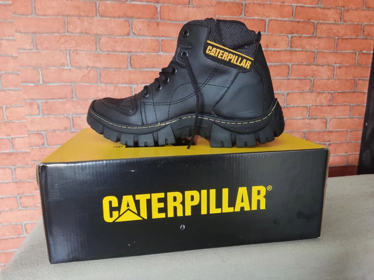 Bota Caterpillar Preta - Foto 4