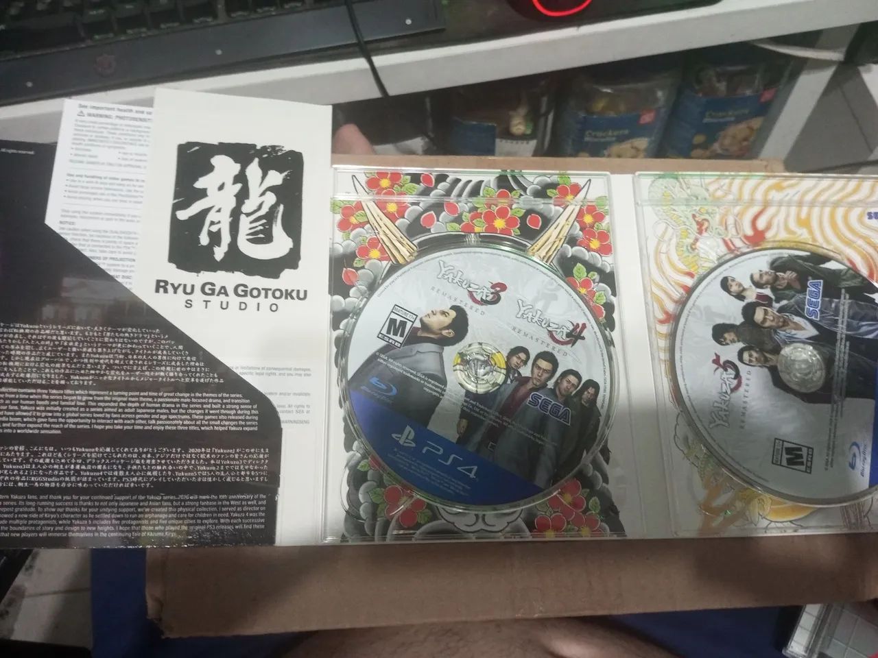 The Yakuza Remastered Collection PS4 versão Day One jogo game Playstation 4 - Foto 4
