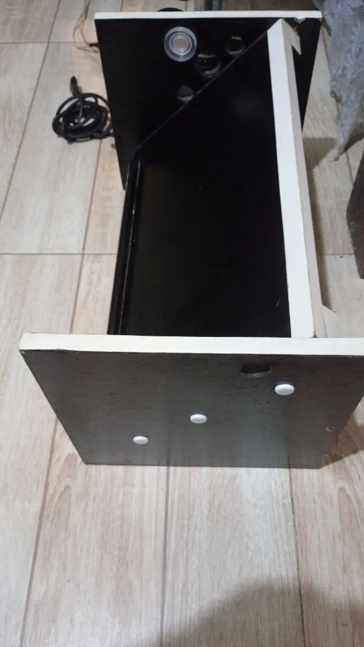 Vendo uma mesinha para apoiar notebook 