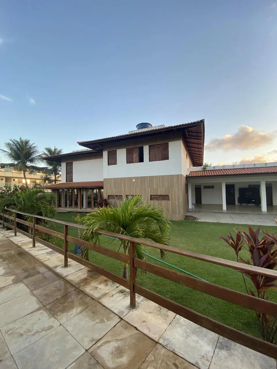 Imóvel para aluguel possui 650 metros quadrados com 5 quartos em Búzios - Nísia Floresta -