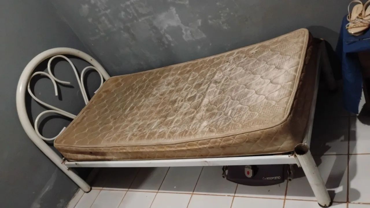 Cama de solteiro com colchão - Foto 2