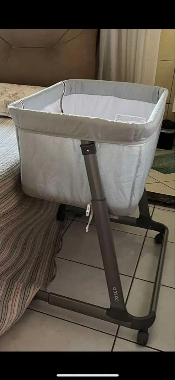 Berço Co-Bed Pluggy Cosco Cinza Claro - Foto 2