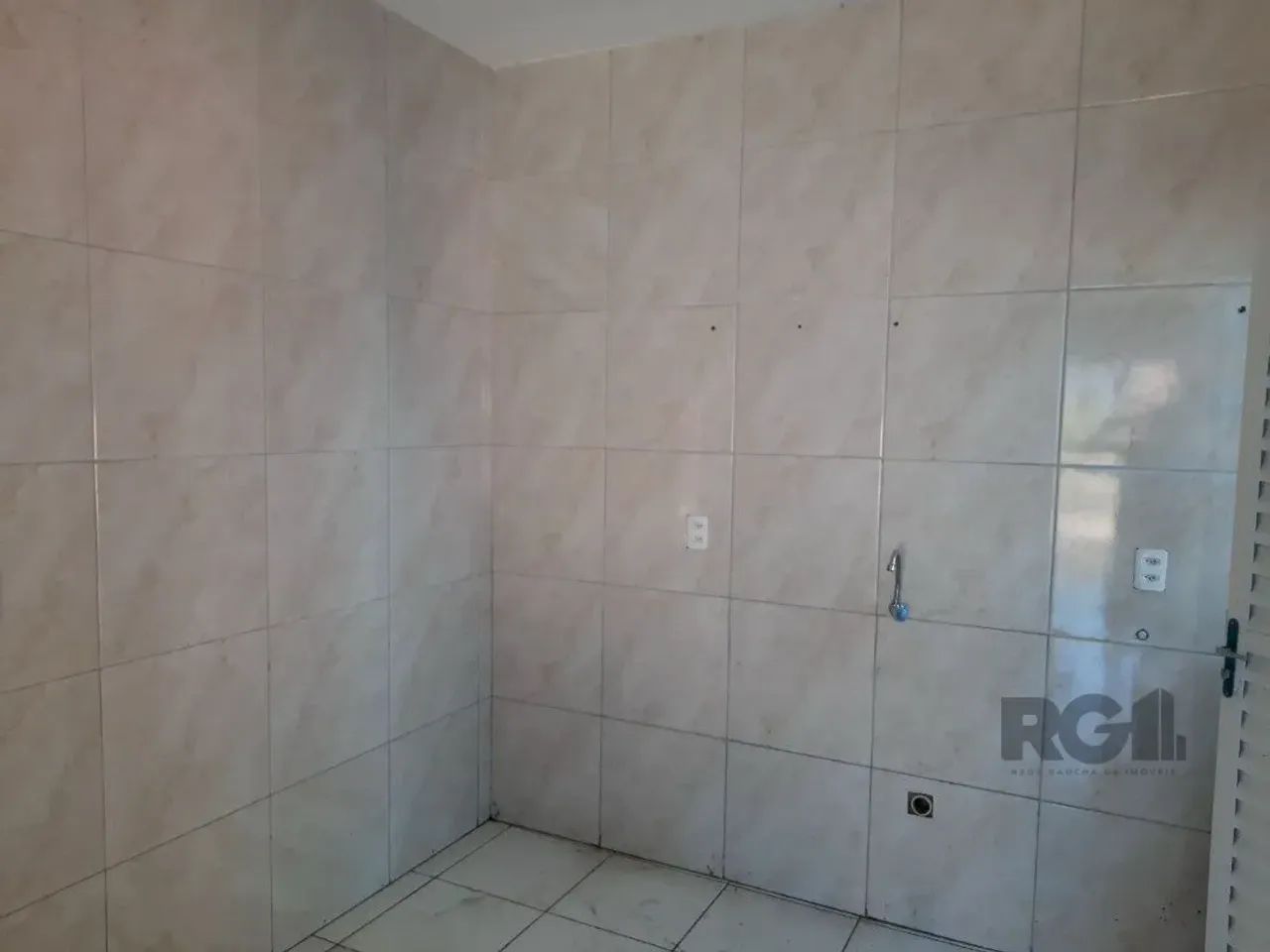 Prédio residencial composto por 4 apartamentos, sendo 2 no térreo e 2 no superior. Os apar - Foto 12