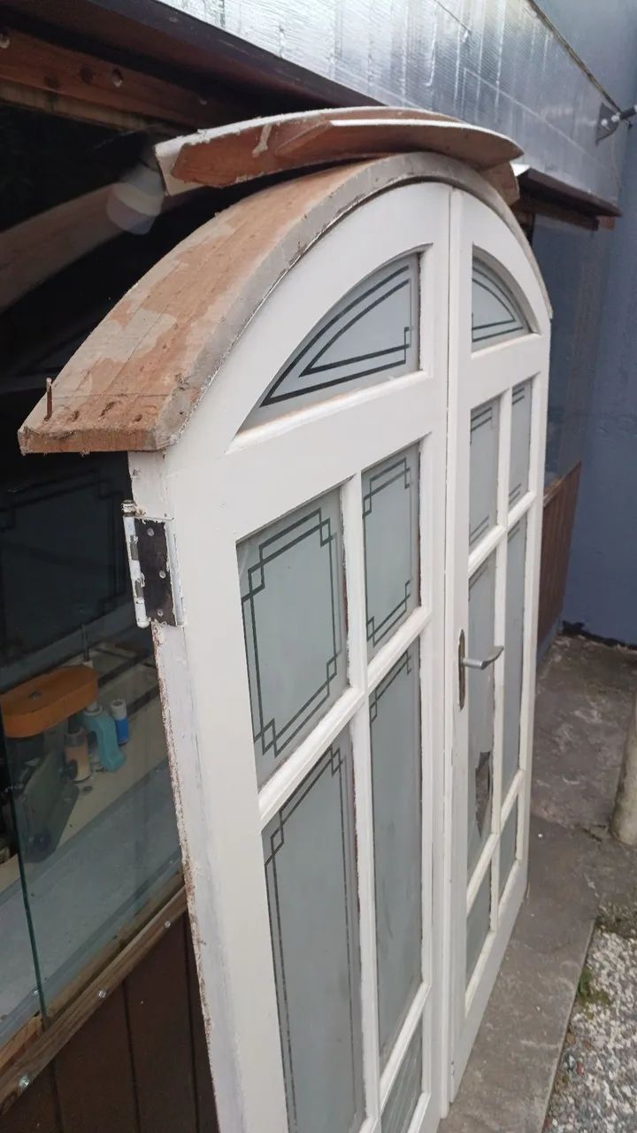 Portas de madeira com vidros decorativos