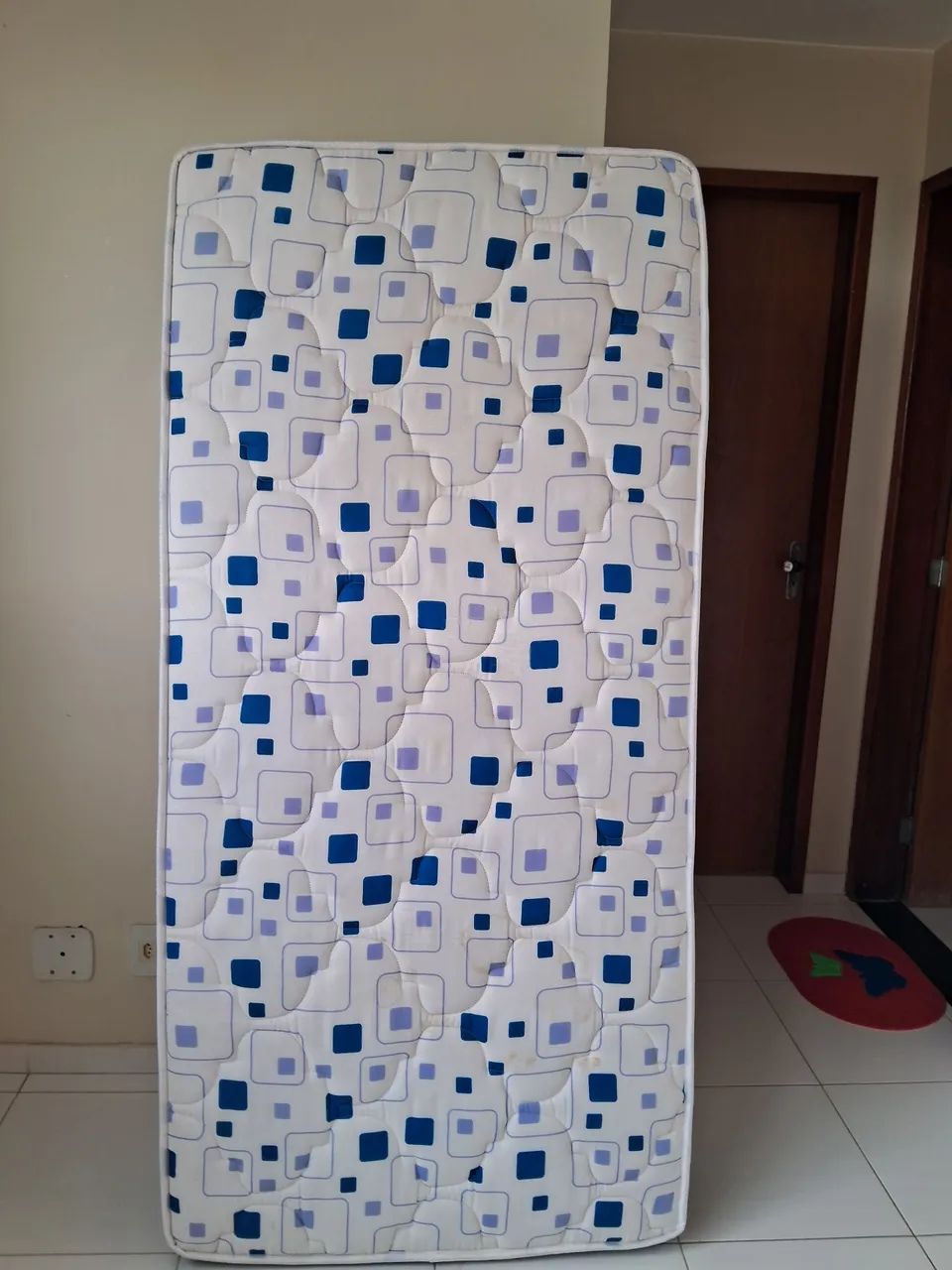 Colchão Solteiro - Novo -  com Desenho Moderno