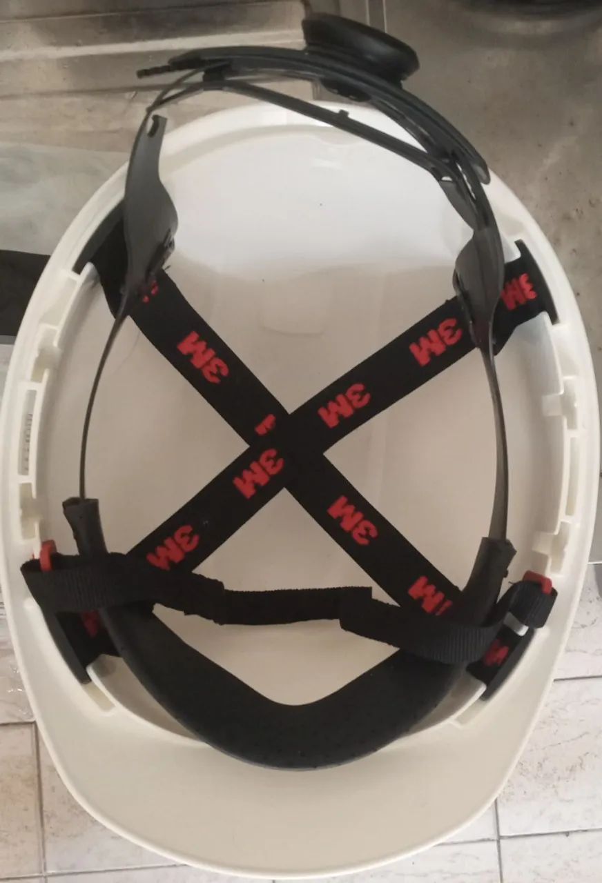 Capacete de segurança c/ jugular e carneira eletricista engenheiro - marca 3m - H700  - Foto 3