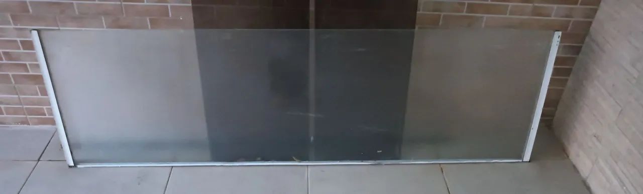 DIVISÓRIA FIXA VIDRO 10mm TEMPERADO FOSCO 2,00 x 0,58 USADO  - Foto 4