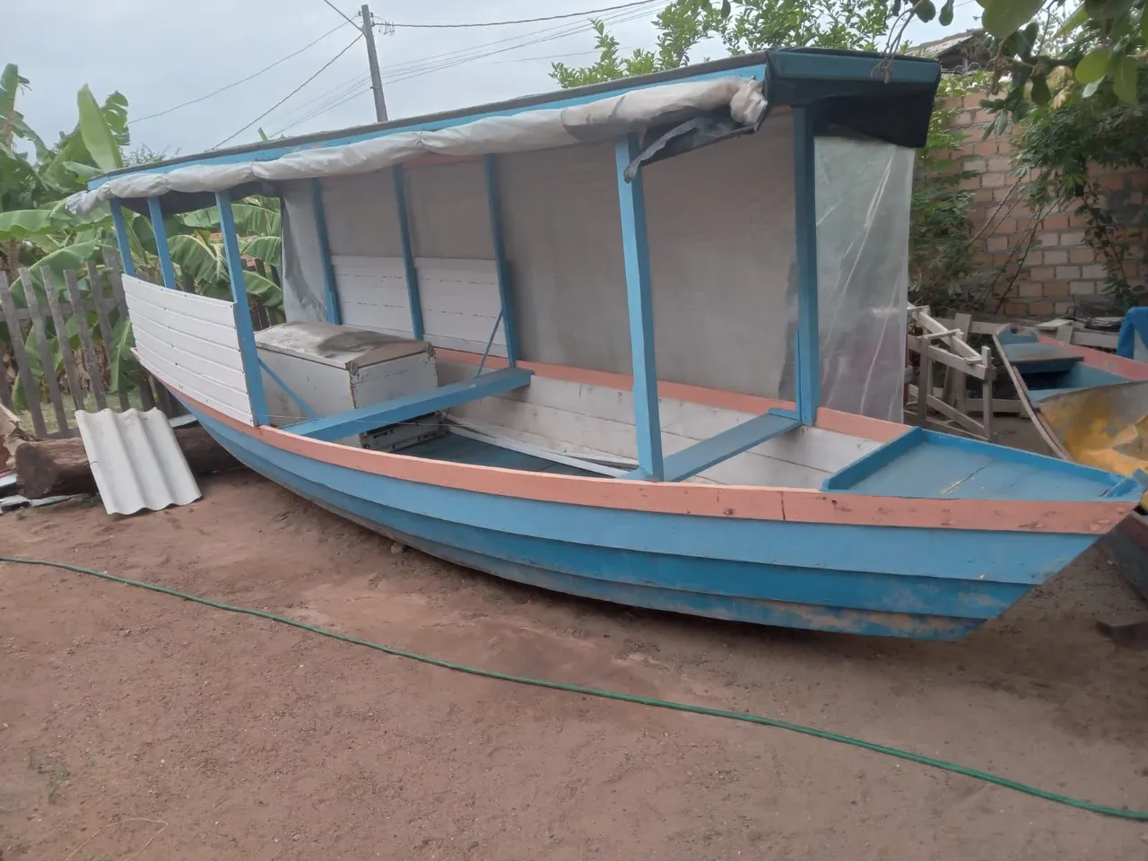 Vendo canoa de madeira NOVA