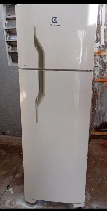 Geladeira Electrolux 110v.  Placa fria DC34. Muito linda.