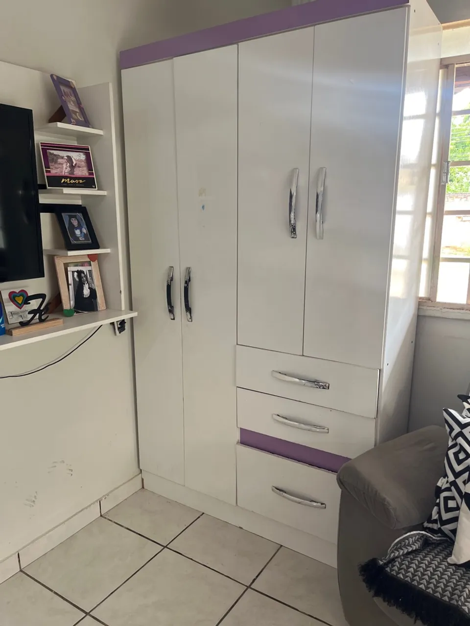 guarda roupa branco e lilás 200 reais