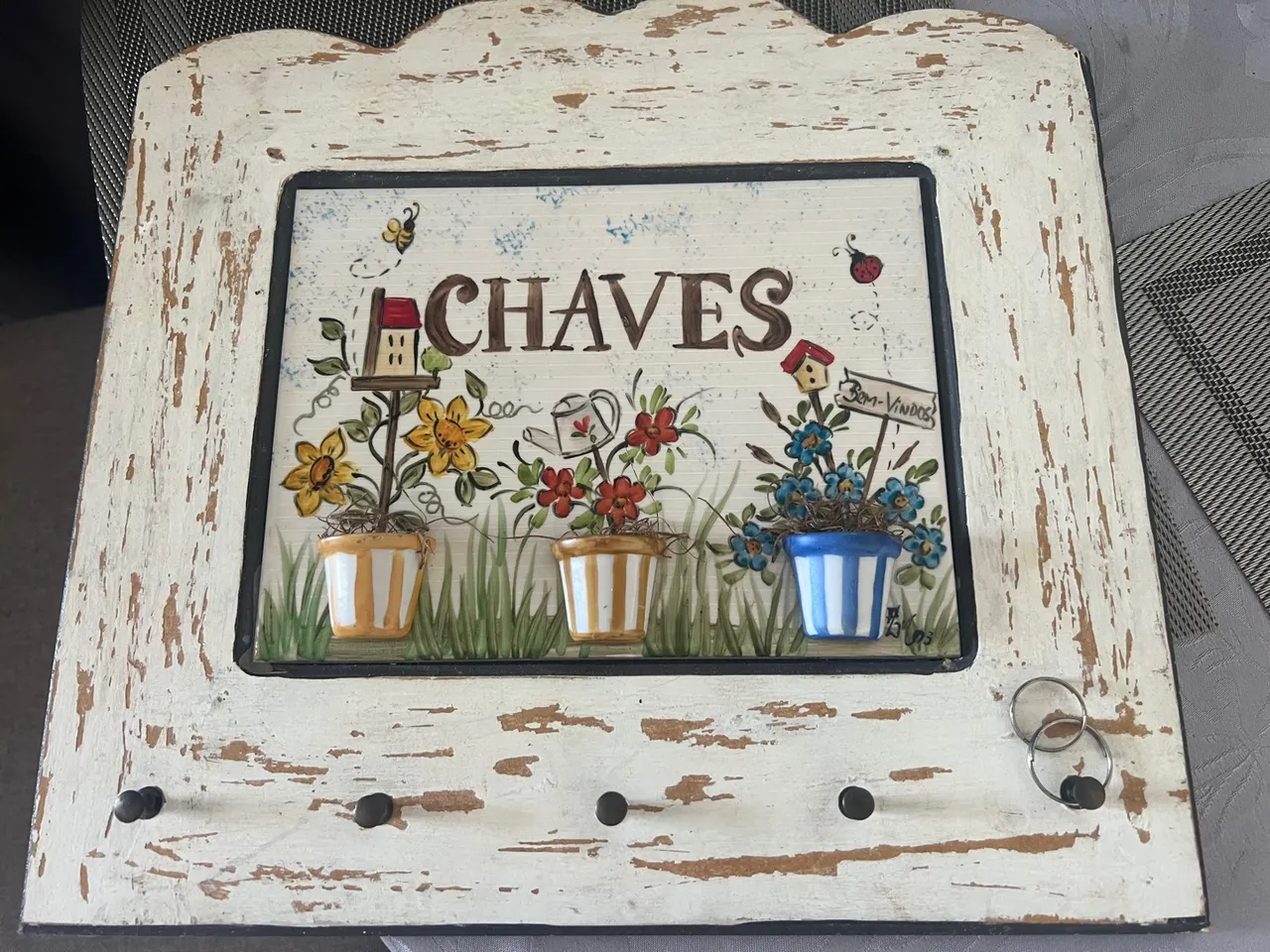 Porta chaves branco com 5 suportes para Chaves 22x22cm