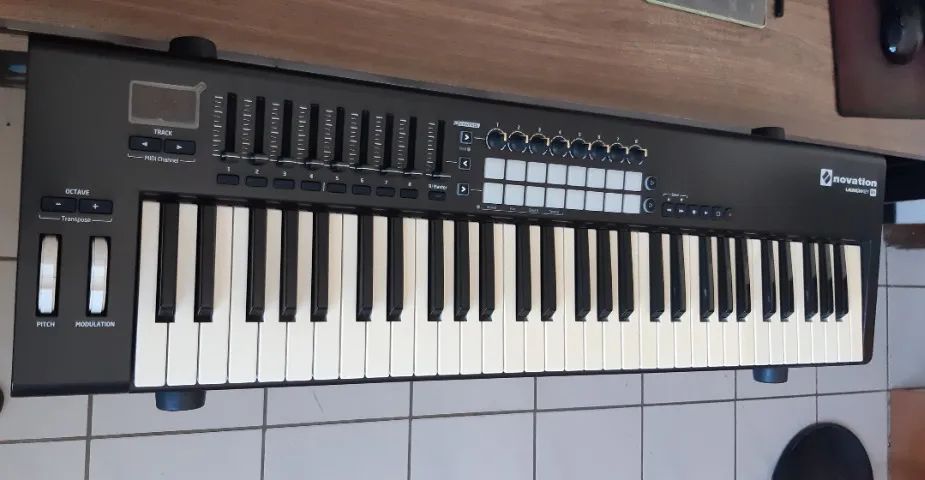 Teclado controlador Launchkey 61 Novation MK2 - Foto 6