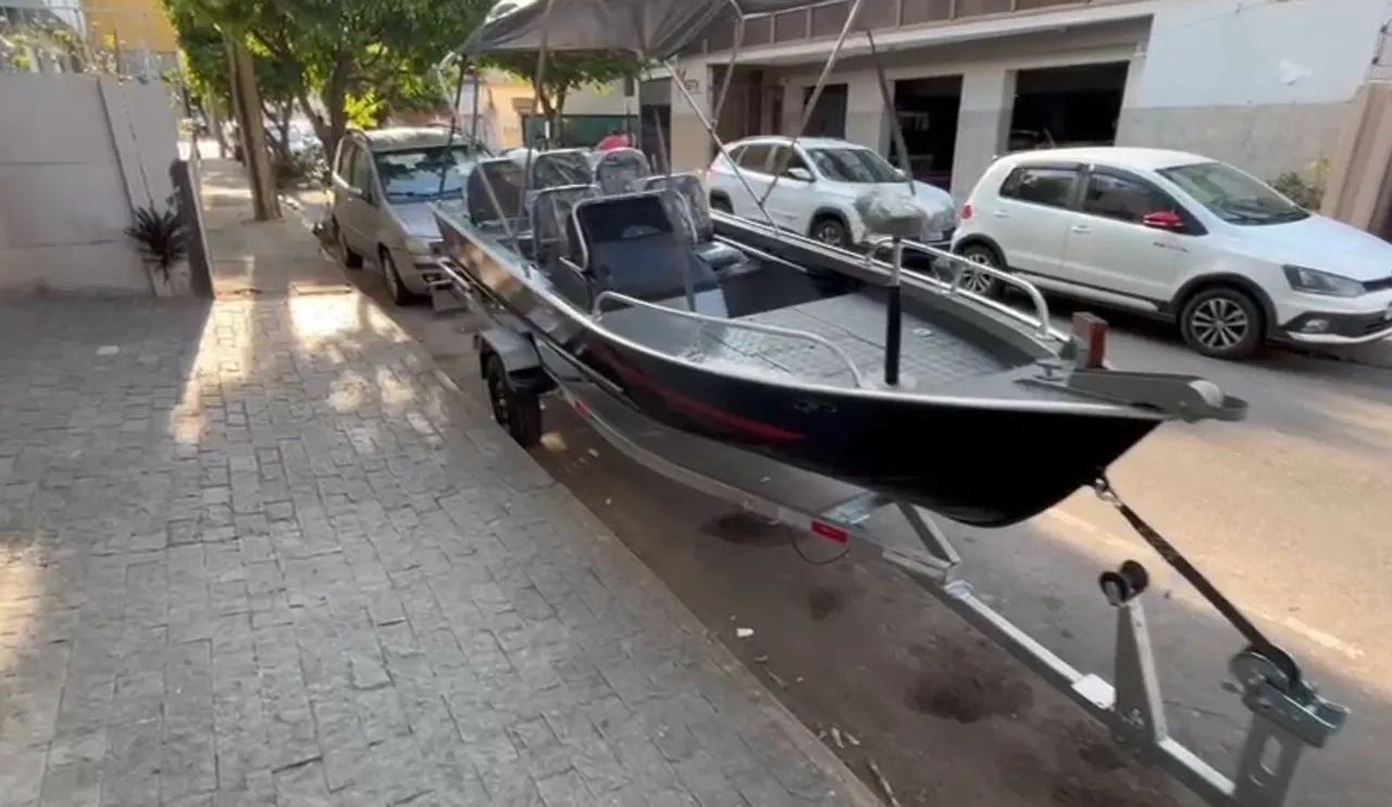 BARCO DE 5 METROS NOVO , MODELO MANDI CLX (TIPO LANCHA } ESPECIAL - Foto 3