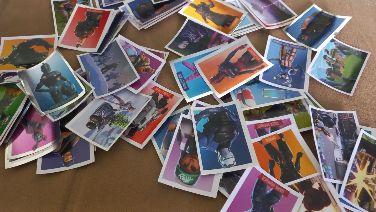 Figuras figurinhas Cards Fortnite variadas avulsas álbum figuras coleção - Foto 2