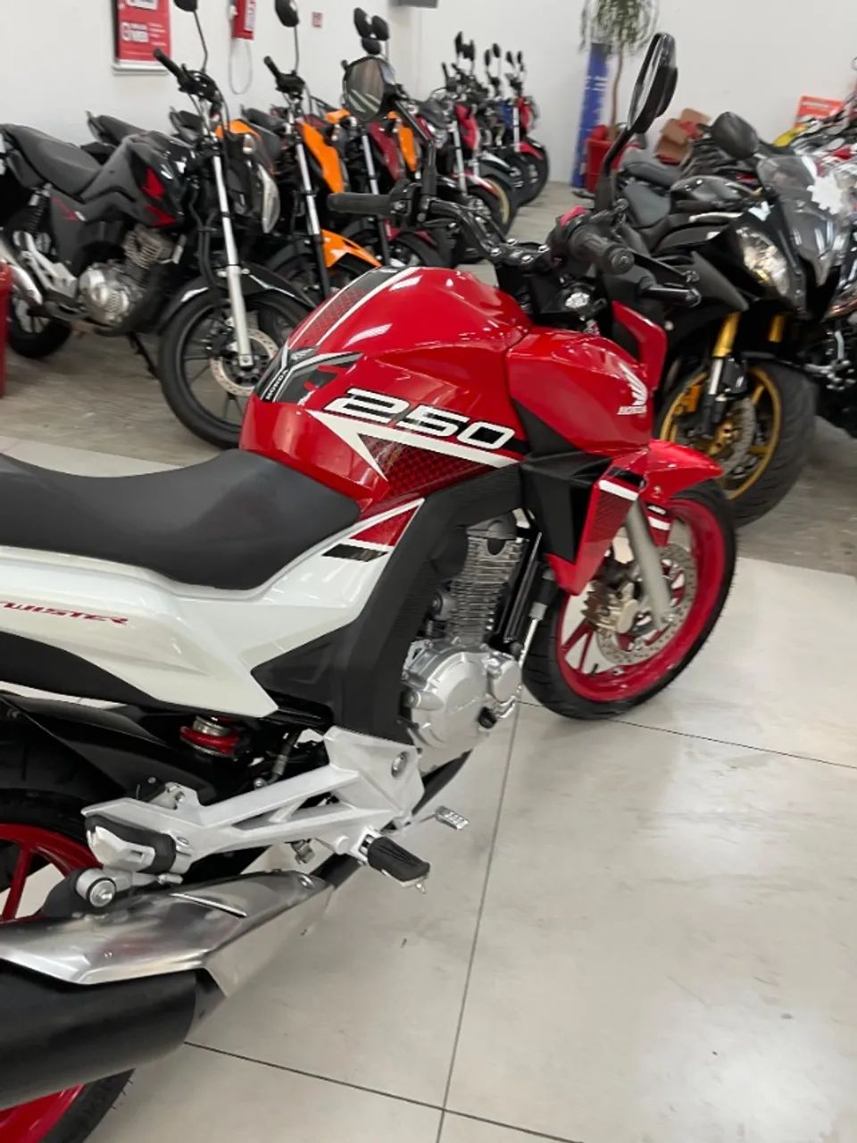 Honda CB 250F Twister 2022 / 17.520 KM - Foto 4