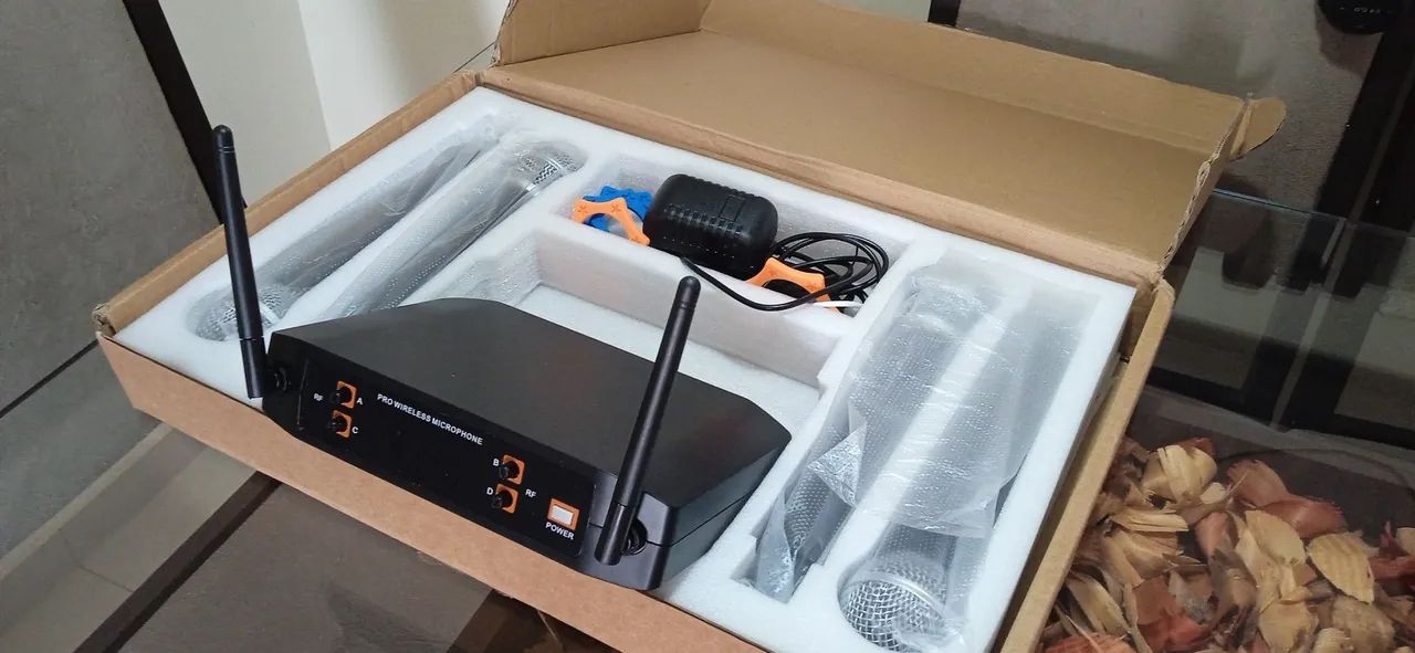 microfone sem fio UHF 4 bastões novo na caixa - Foto 4