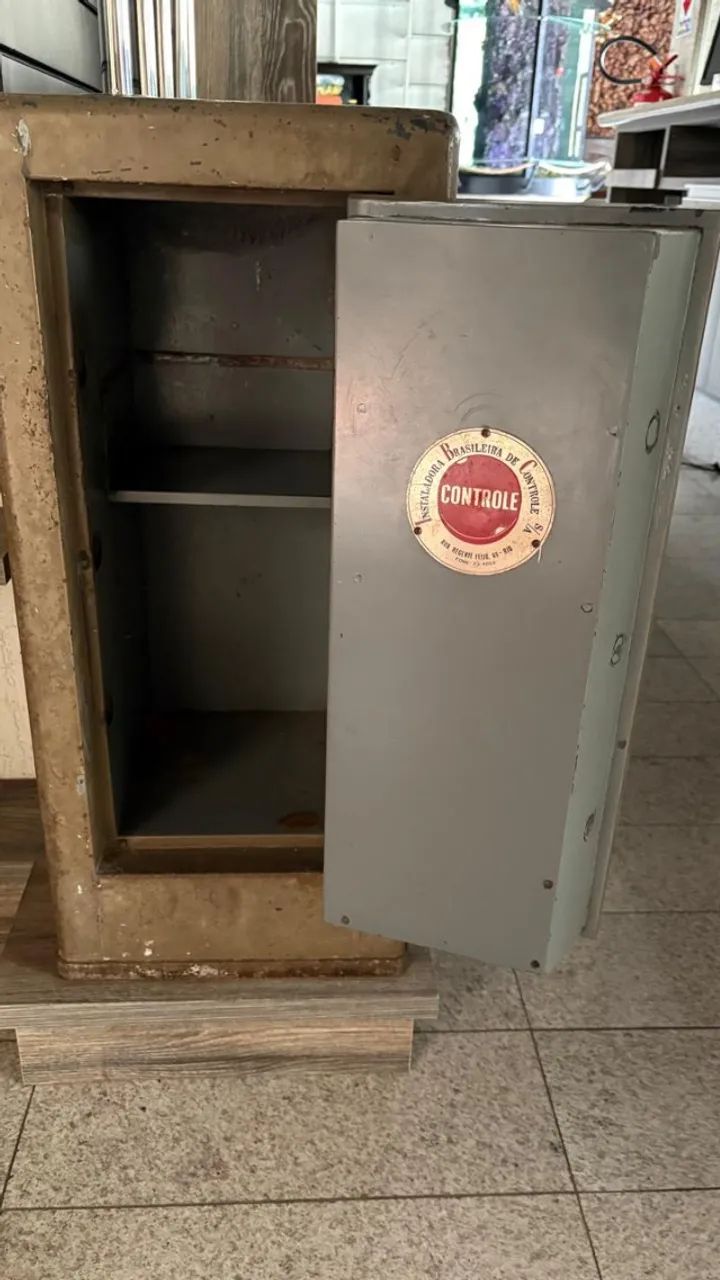 Cofre de ferro e concreto grande - Foto 2