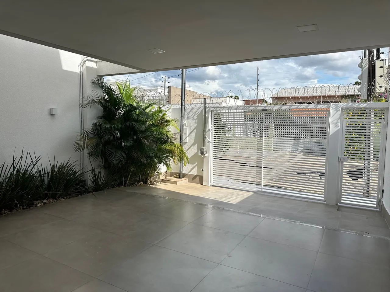 Casa em Rua Fechada no Santa Cruz II semimobiliada com energia solar - Foto 4