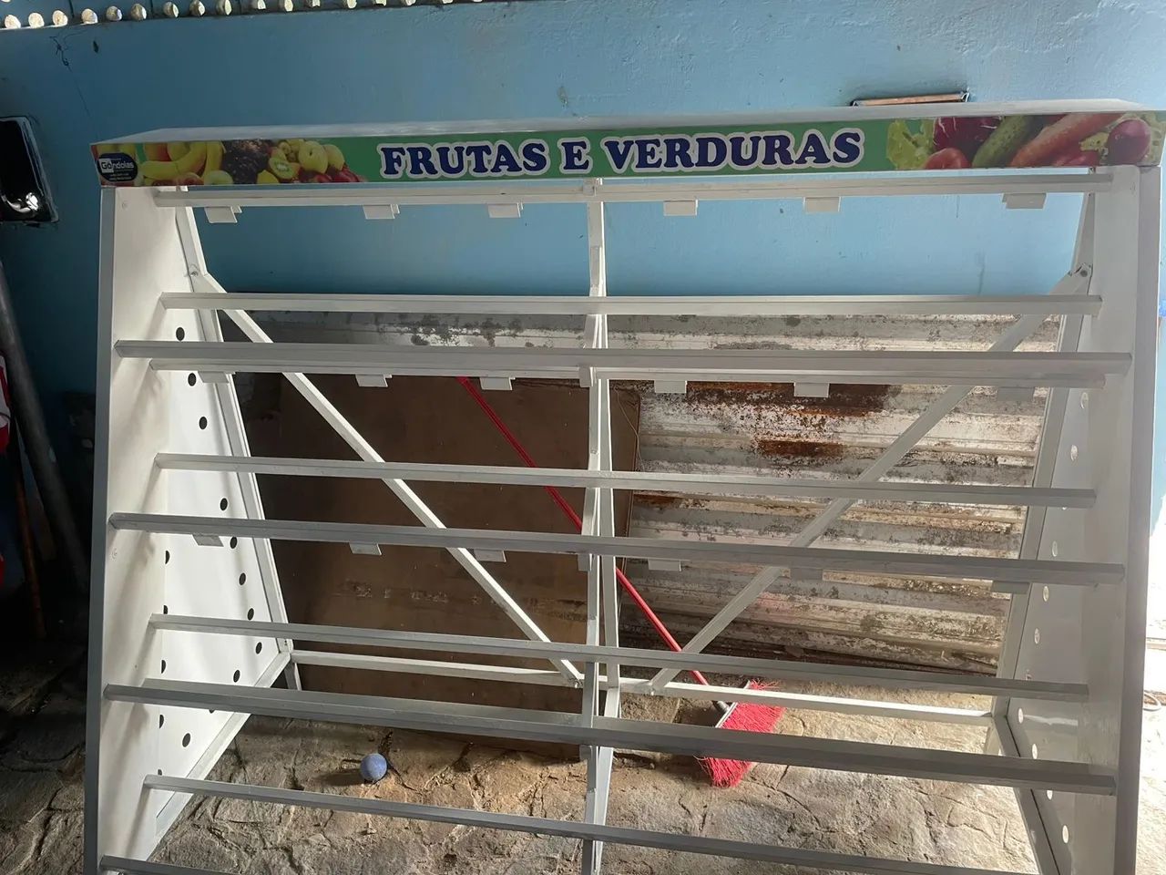EXPOSITOR DE FRUTAS E VERDURAS.