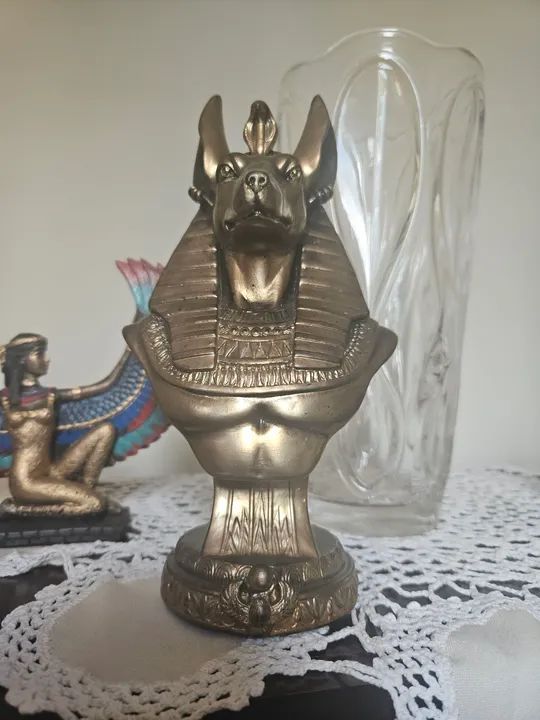 Anuais, guardião dos mortos 