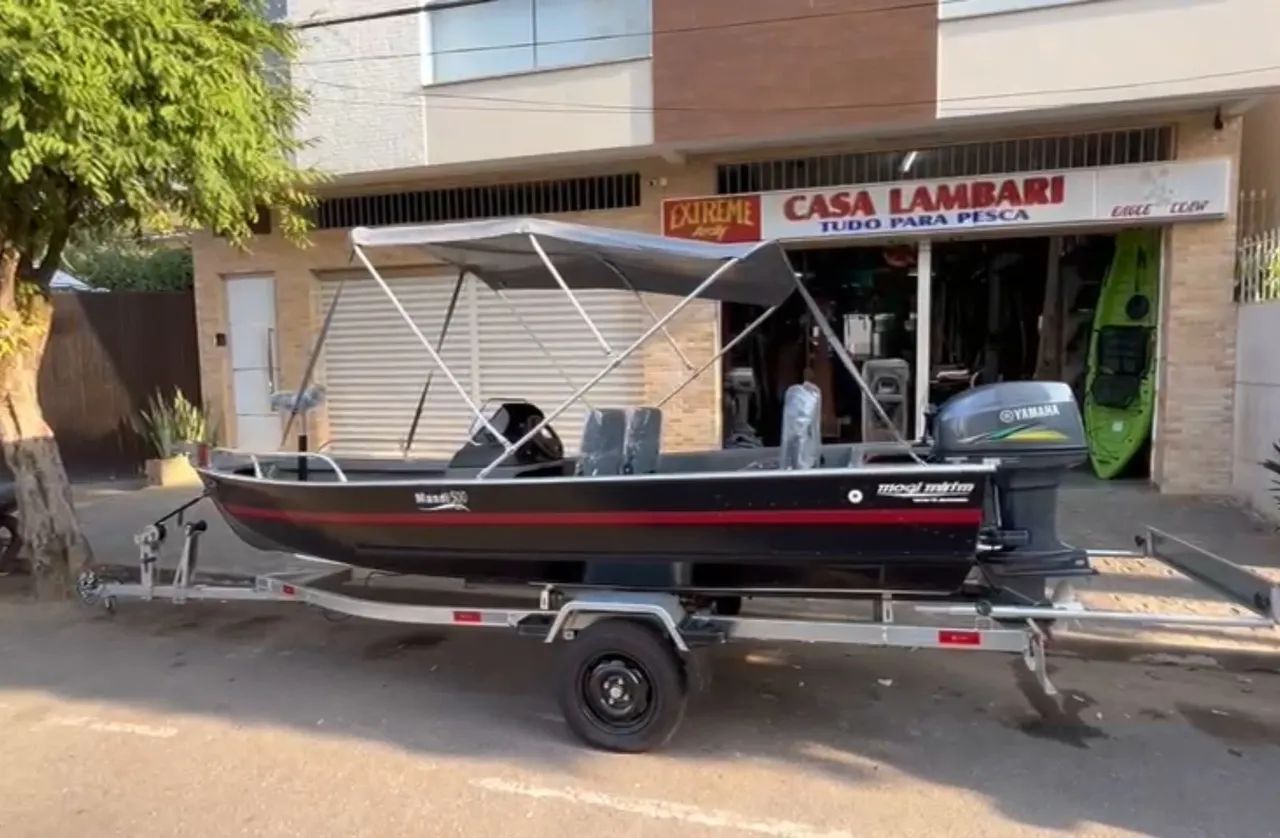 BARCO DE 5 METROS NOVO , MODELO MANDI CLX (TIPO LANCHA } ESPECIAL