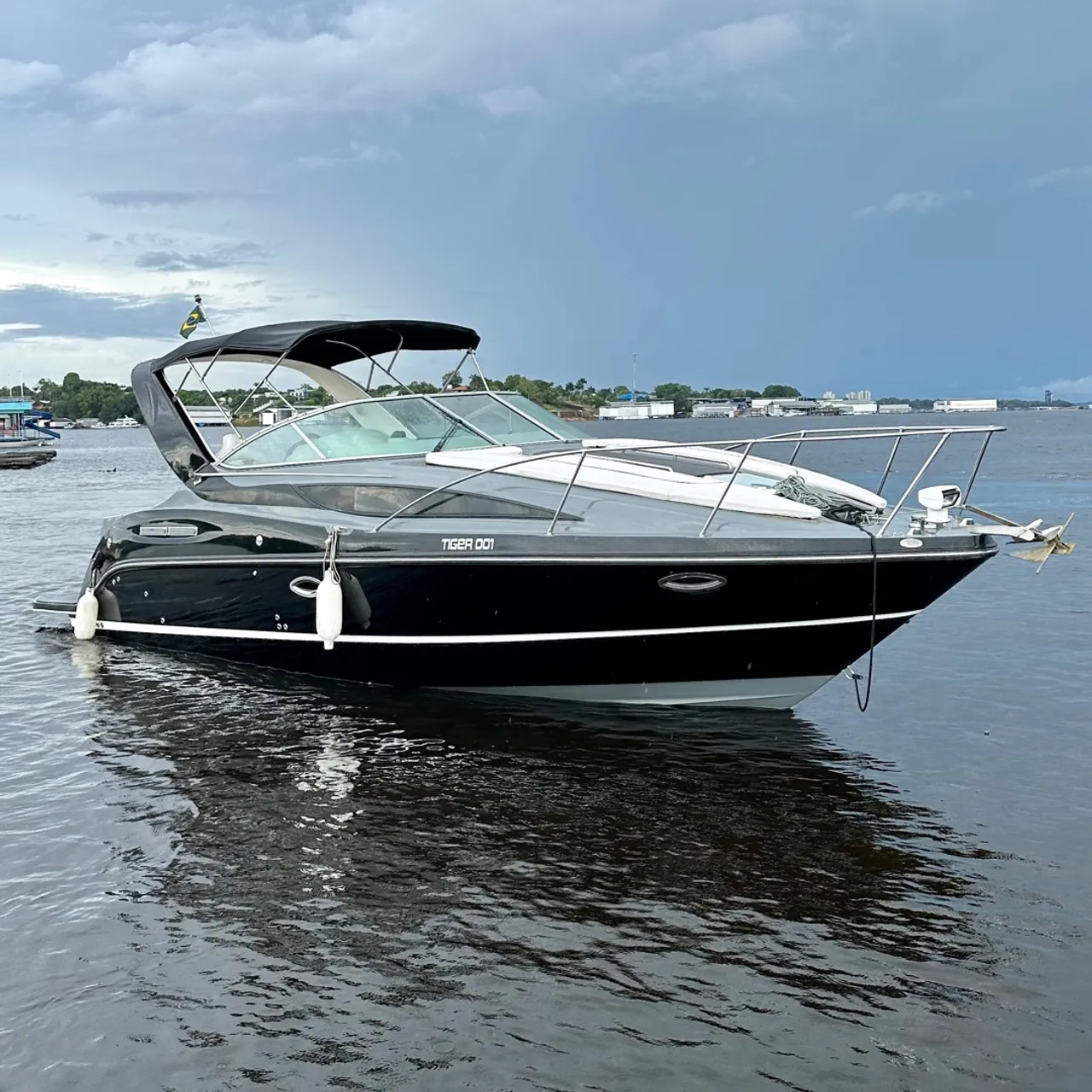 Lancha Bayliner Ciera 29 Pés Ar condicionado e Gerador de Energia