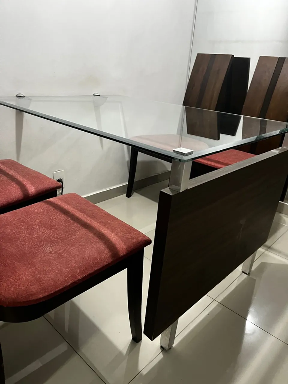 Mesa de Jantar com Tampo de Vidro e 4 Cadeiras