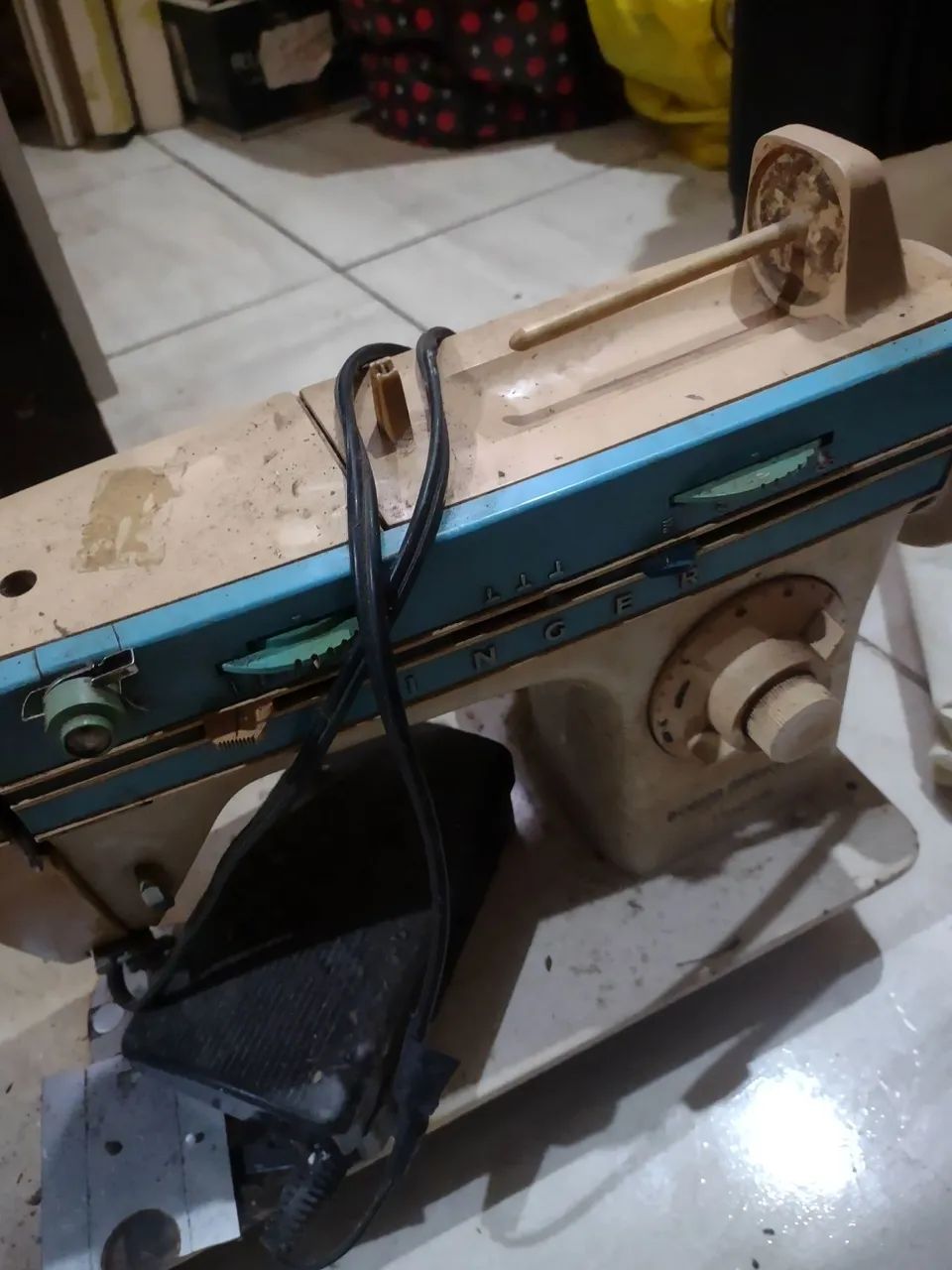 Máquina de Costura Singer - Foto 4