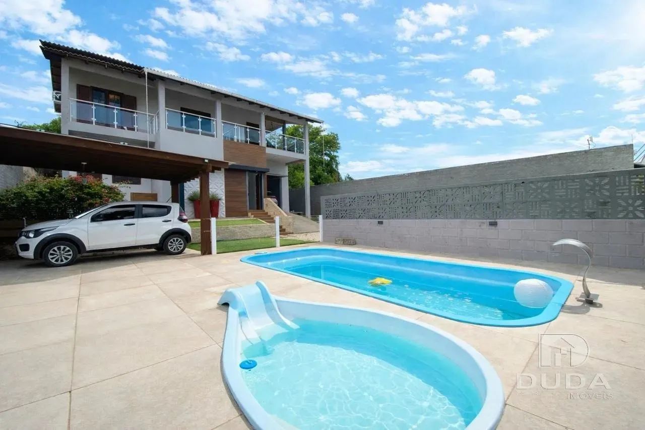 Linda casa com piscina