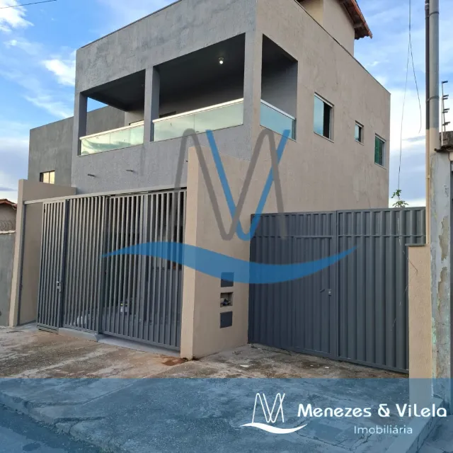 Ótima Oportunidade de Investimento! Prédio Reformado com 2 Apartamentos + Barracão nos Fun