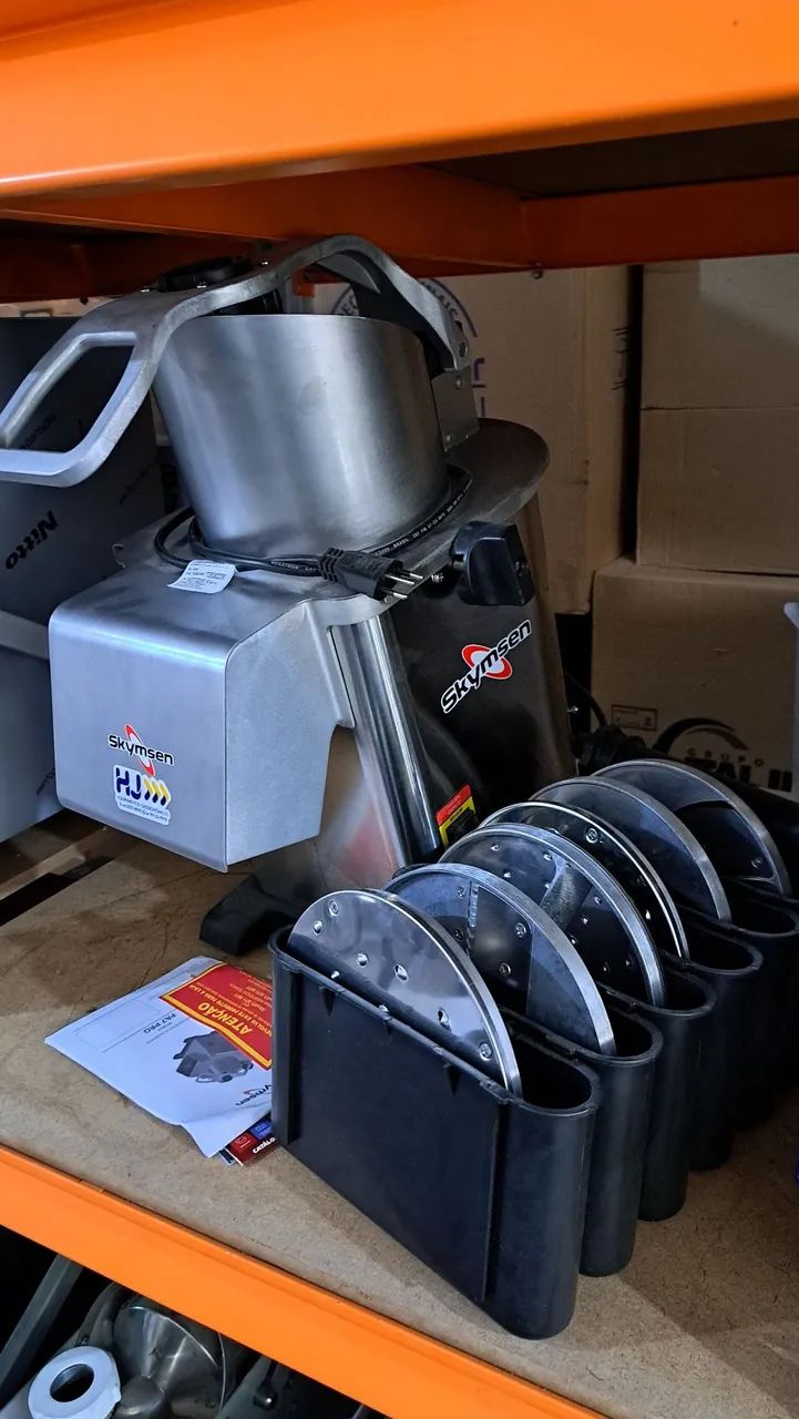 A. Processador de alimentos industrial Skymsen Pa7 Pro