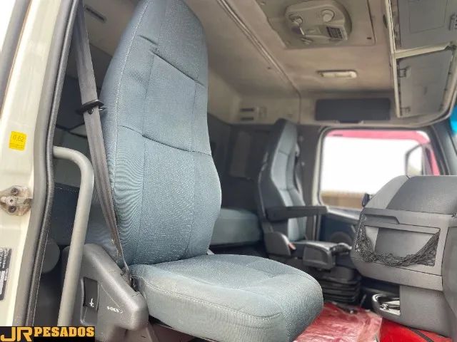 volvo fh 460 6x2 trucado automático completo repasse - Foto 9