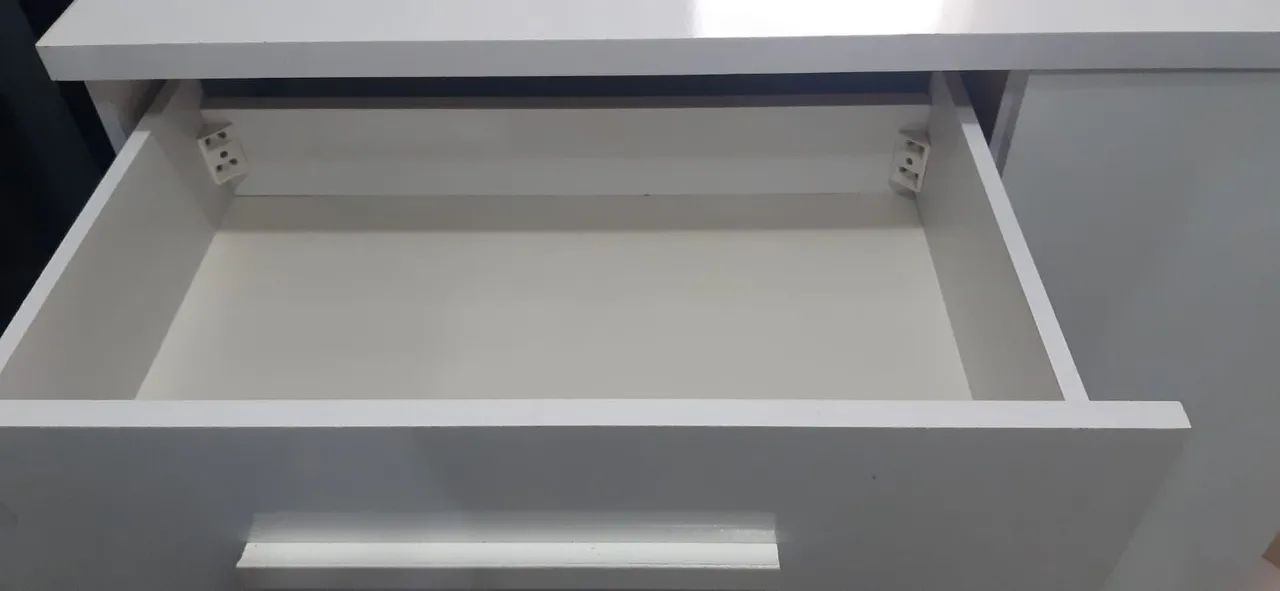 Cômoda branca de 4 gavetas com 1 porta - Foto 4