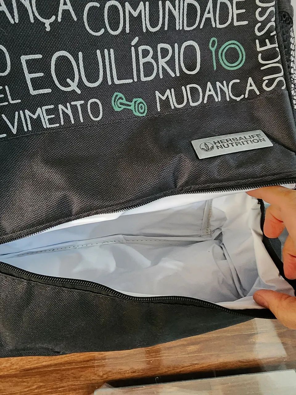 Mochila com compartimento térmico na base - Foto 3