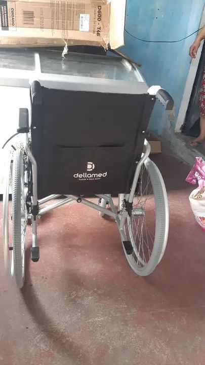 Cadeira de rodas Nova  - Foto 4