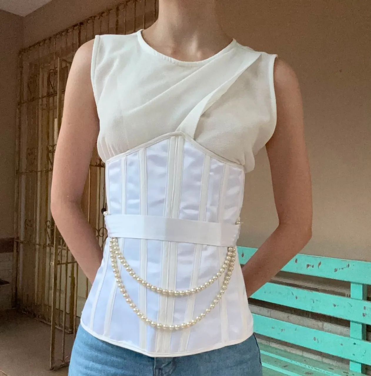 Corset branco com pérolas, busto:80, cintura:62