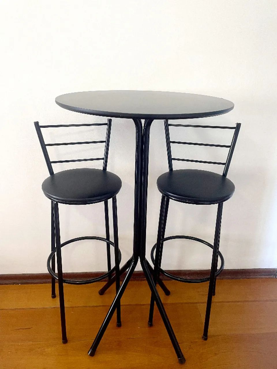 Mesa Bistrô com 2 Banquetas Redondas Altas