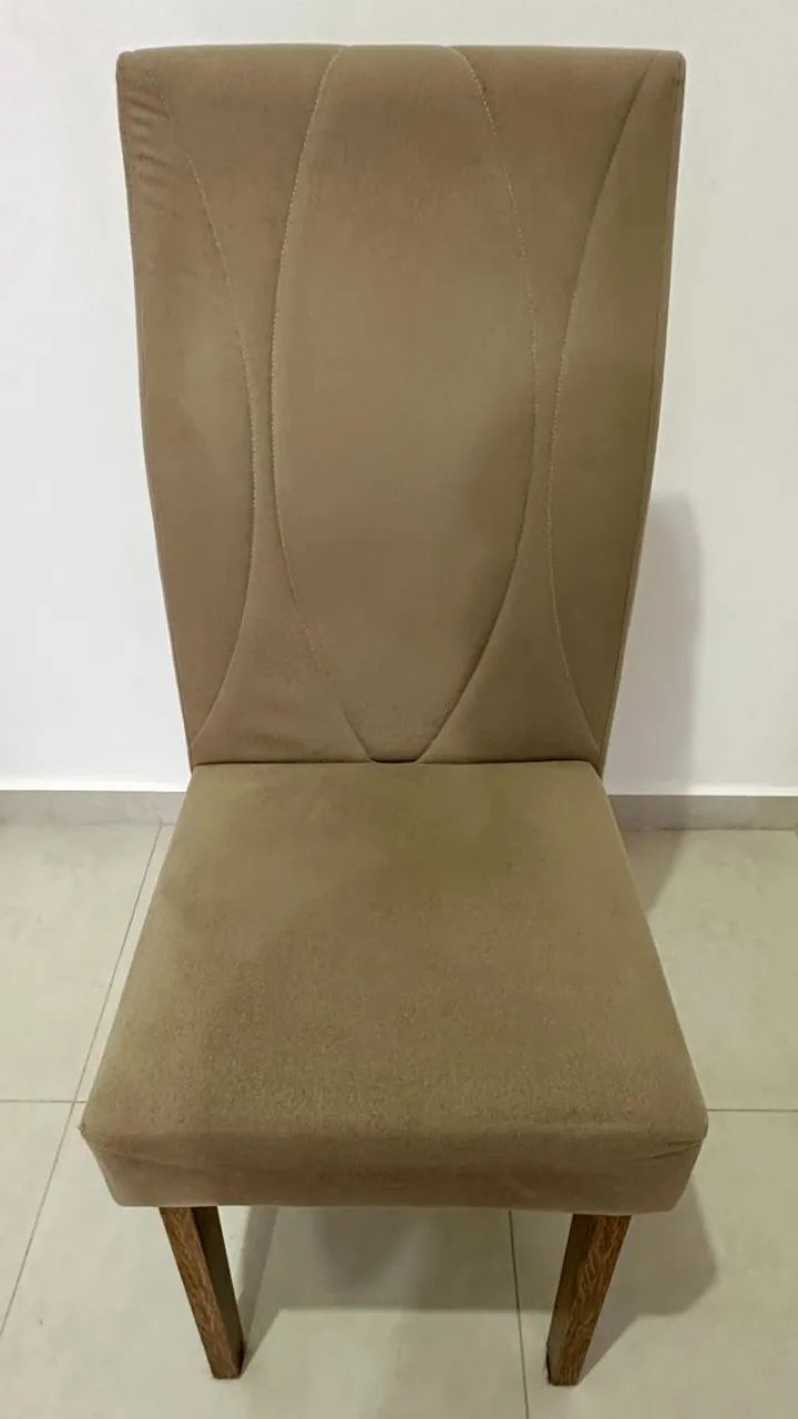 Conjunto com 4 cadeiras estofadas + 2 poltronas em ótimo estado de conservação - Foto 3