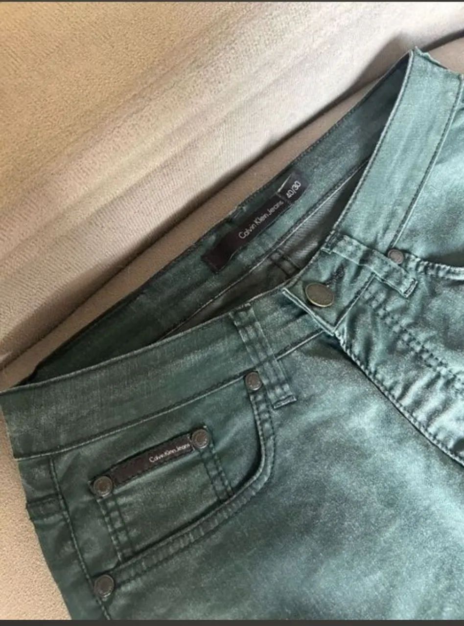 Calça Calvin klen Resinada - Foto 2