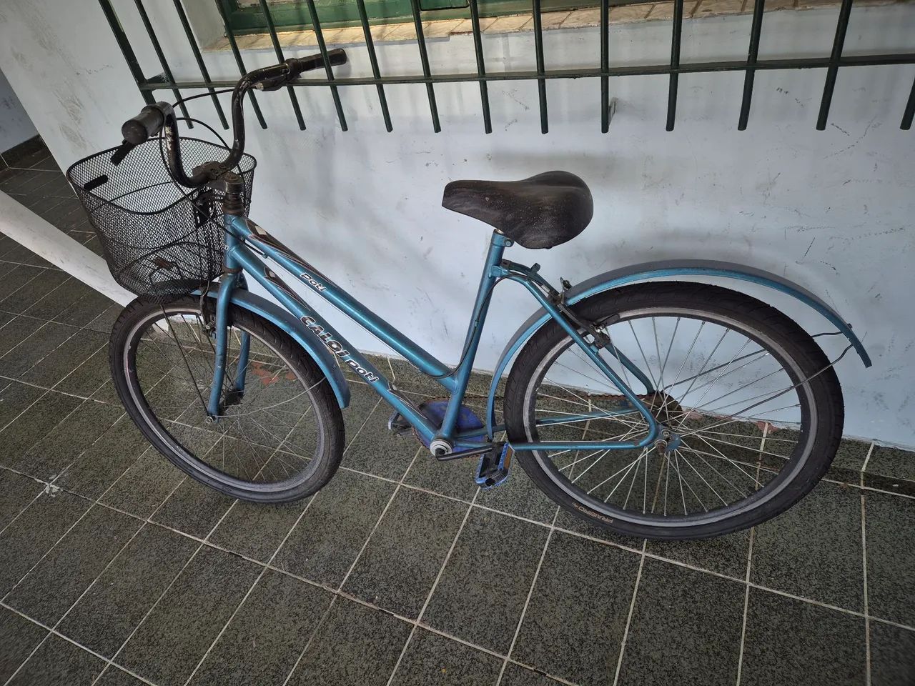 Bicicleta aro 26 com pneus novos  - Foto 5